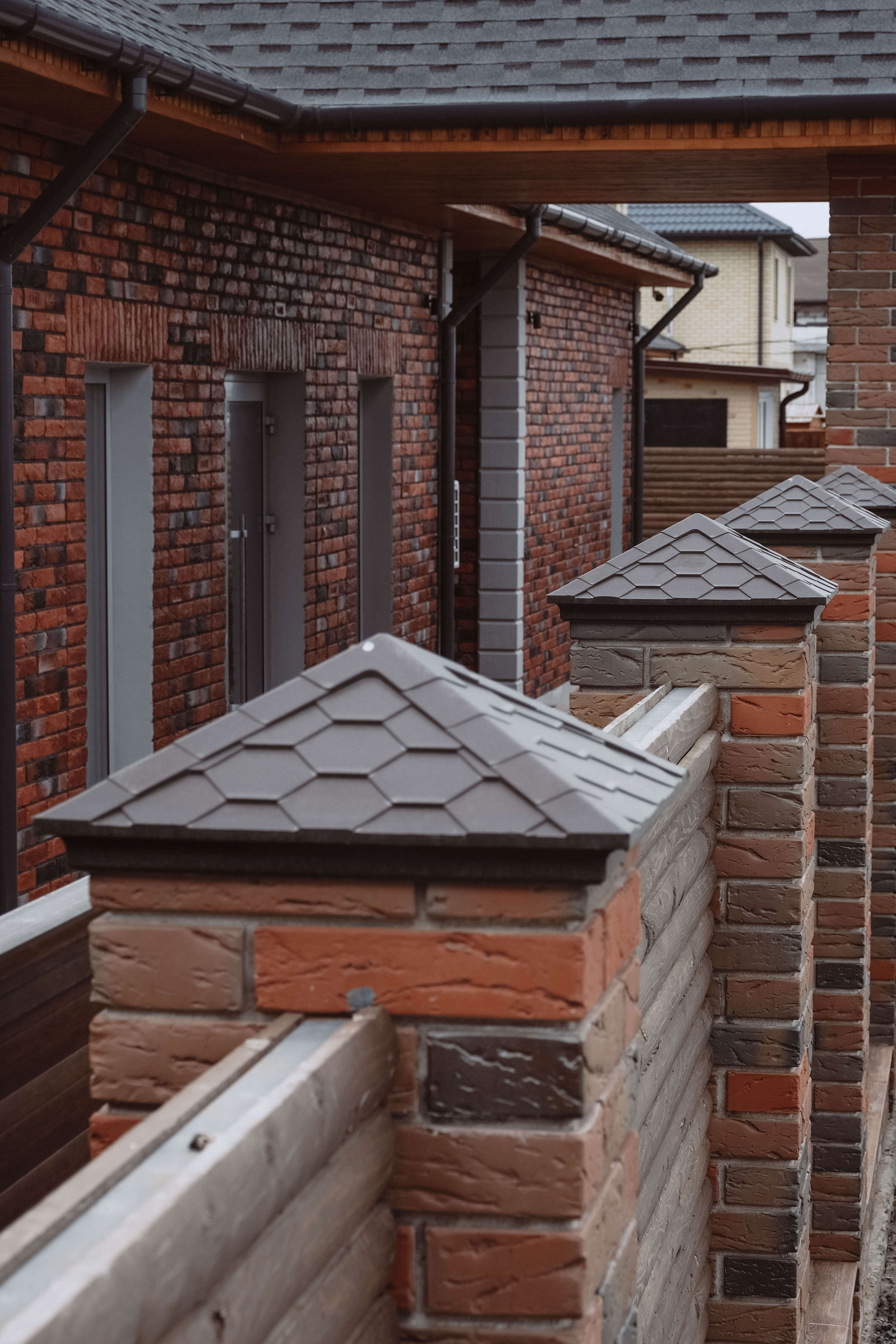 Колпак Zking Эверест Коричневый на столб 1.5х1.5 кирпича (390х390мм) в Севастополе фото